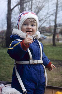 Naskenovaný diapozitiv ve vysokém rozlišení - dítě v kočárku