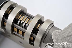 detail mechanismu dveřní vložky s klíčem - produktová a reklamní foto pro e-shop a katalog a tiskoviny