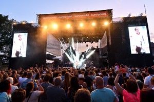 Jízdárna fest koncert kapely Chinasky